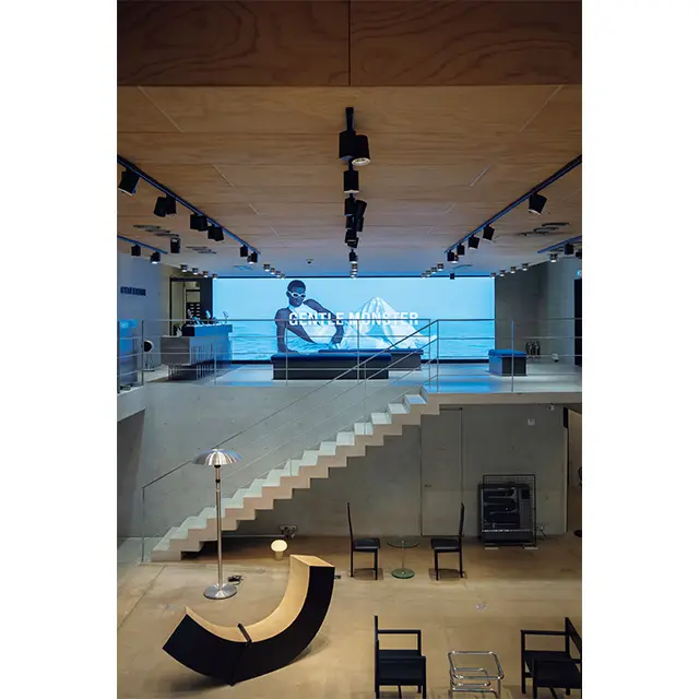 HAUS DOSANのラウンジとGENTLE MONSTERのカウンター。