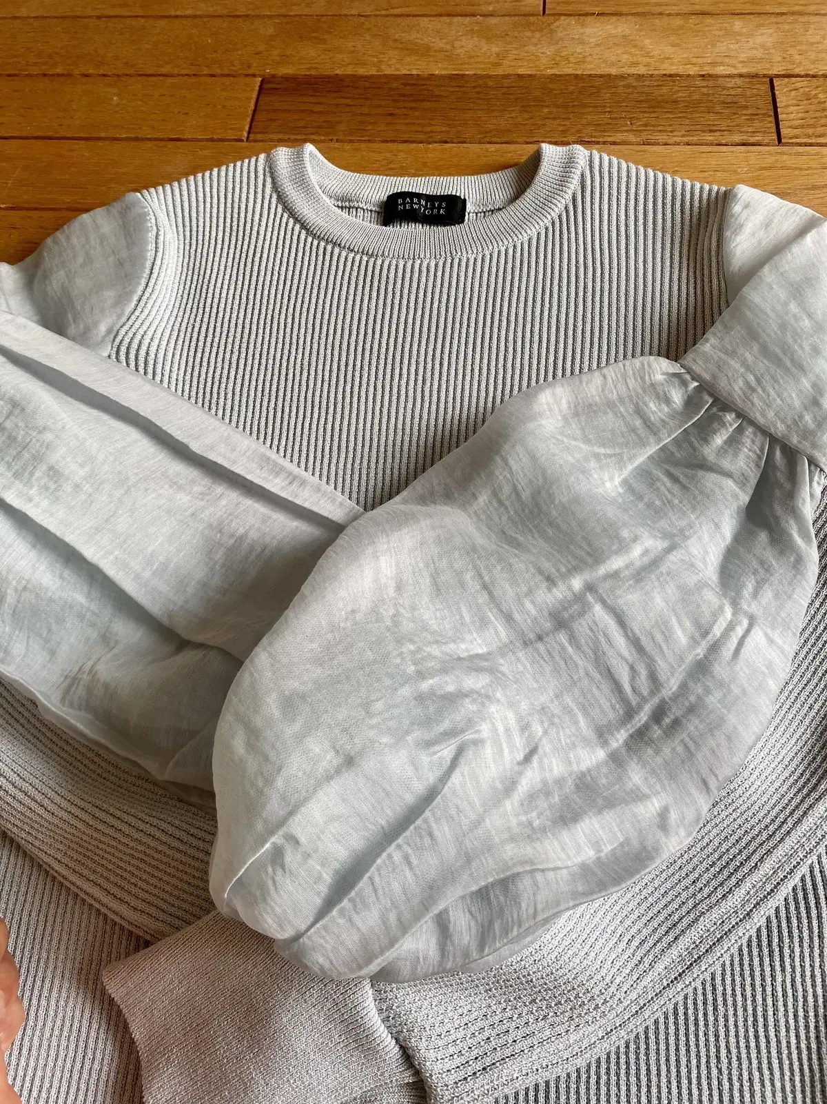 透け感で上品！着映えトップスの画像_2