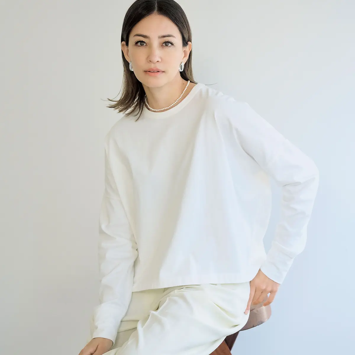 モードな着こなしに、春の軽やかさを漂わせの画像_10