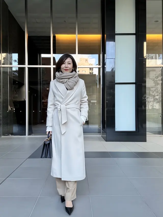 お仕事にもお出かけにも一枚で様になるロンの画像_3