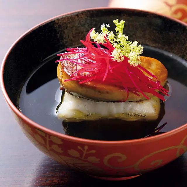 京都駅徒歩5分ほどのところにある和食レストラン「京都 いと」の煮物椀