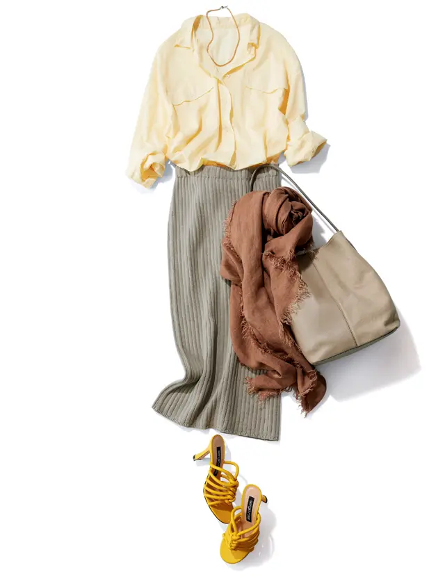 アースカラーになじみつつも華のある「イエロー2点投入」