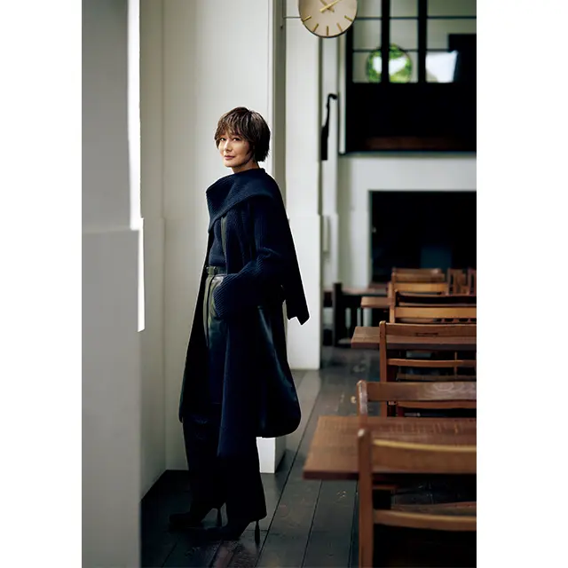 異なるテクスチャーで魅せる しなやかで凛とした＂黒＂