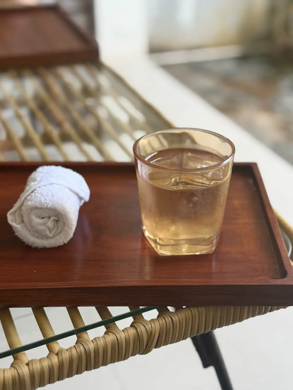 50代夫婦旅行　BALI 　バリ島　サヌール　マッサージ　The NEST　バリニーズマッサージ　spa　おしぼり　お水