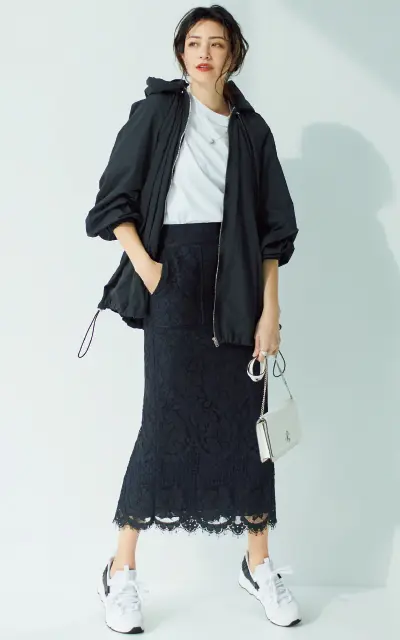 繊細でゴージャスなレースをスポーティに