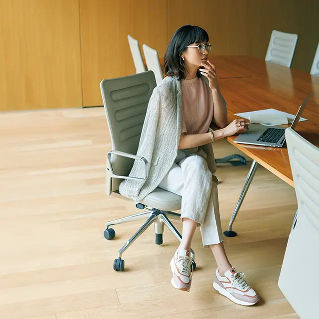 50代が買うべきスニーカーは？オンオフ使える”スニーカーの選び方”