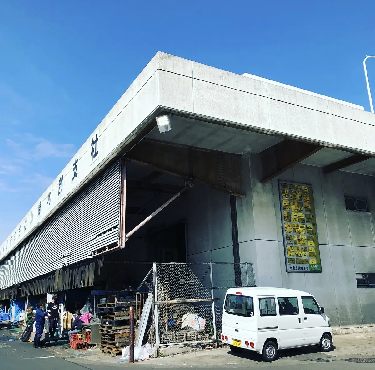 小花柄ワンピで、市場内ディープcafeへの画像_1