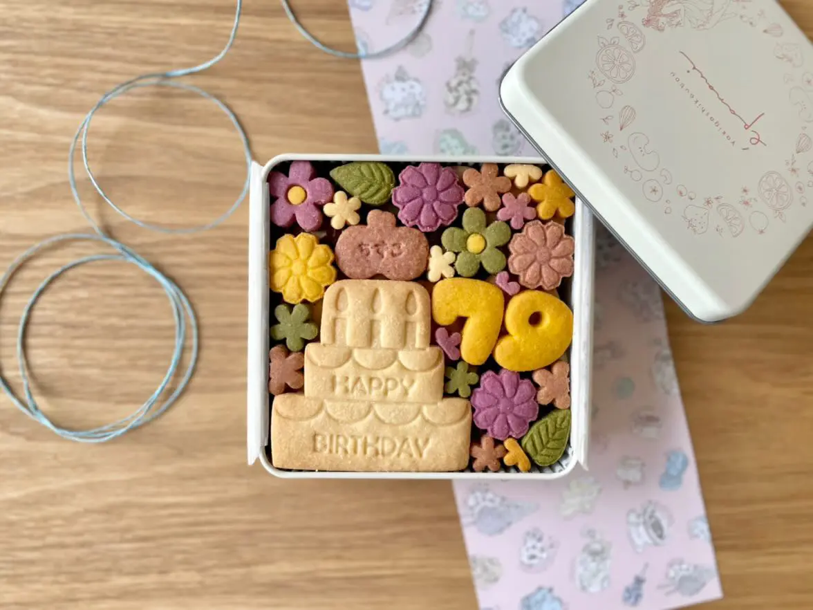 クッキー缶　epanoui.t04　　焼き菓子　焼き菓子工房　epanoui  イパヌイ　人気　　Instagram インスタグラム　鳥取　オーダー　オーダーギフト　オーダークッキー缶　可愛い　