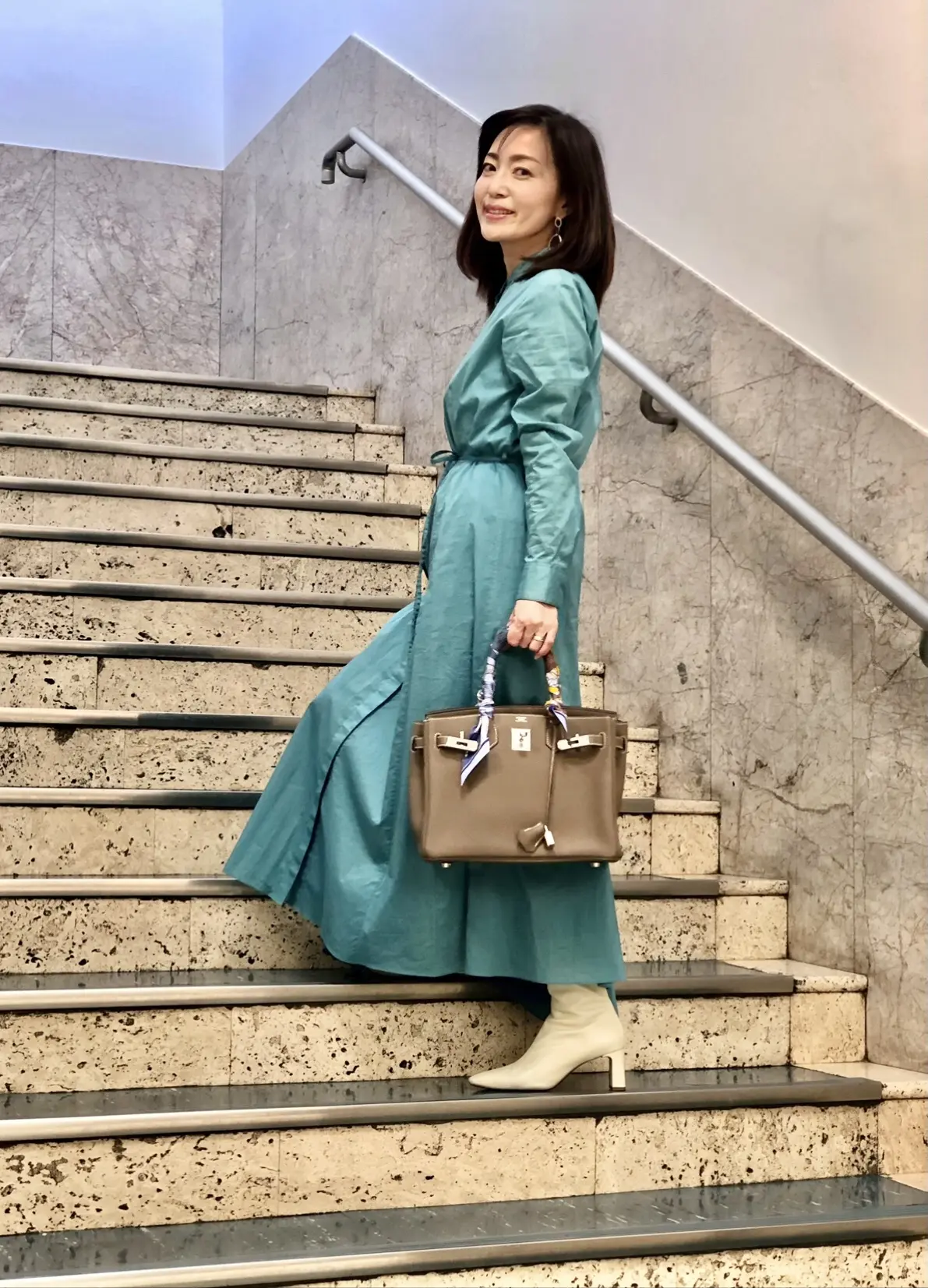 お気に入りワンピースを着て『世界を旅するの画像_4