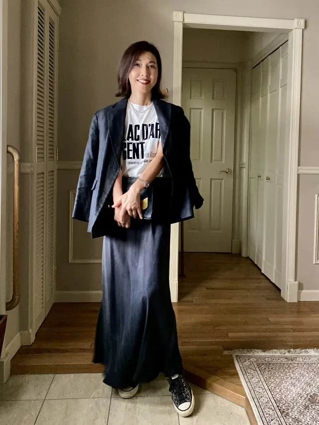 ロゴTでモノトーンコーデの画像_1