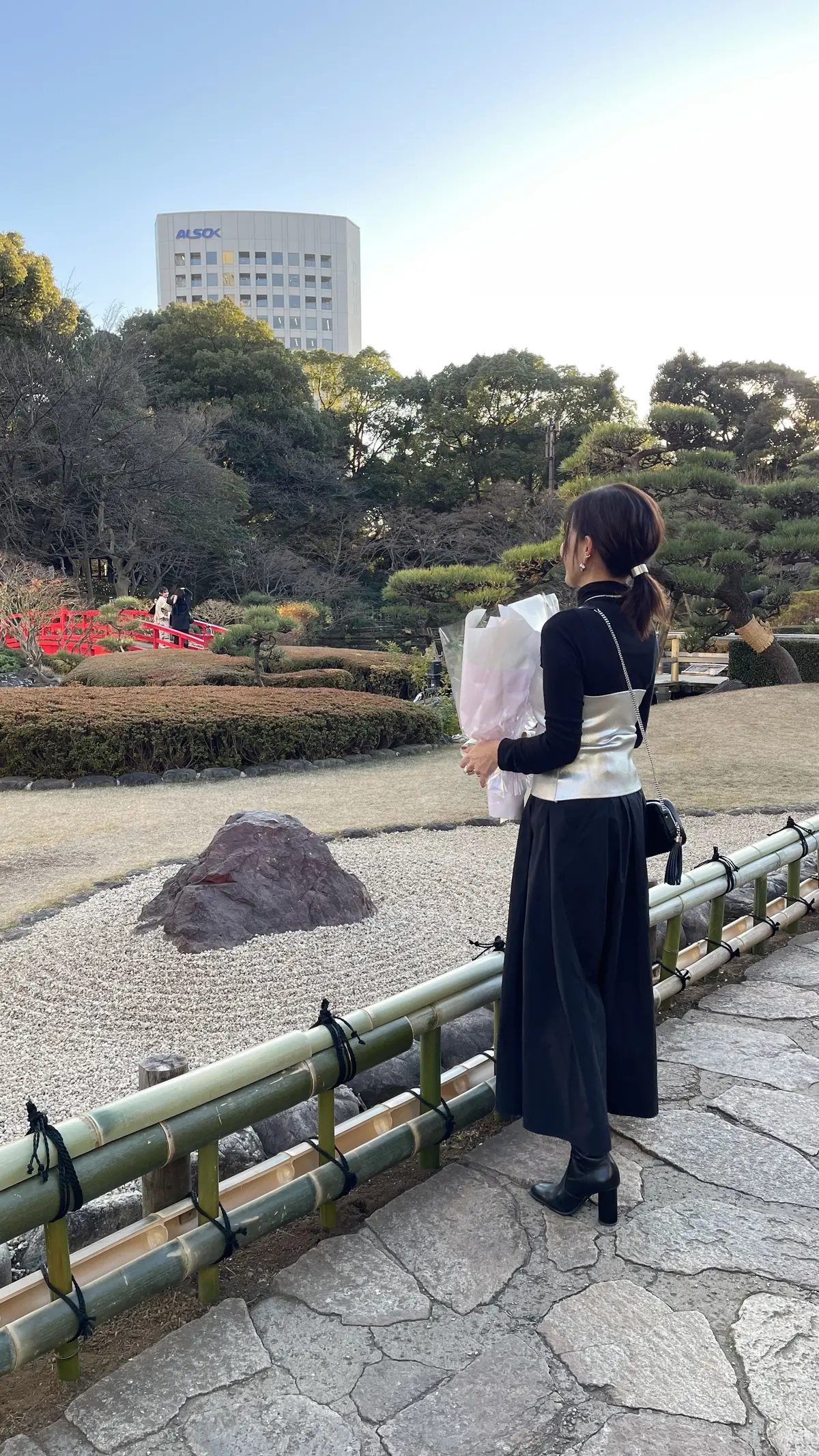 メタリックのビスチェを着て華組ホテルランの画像_8