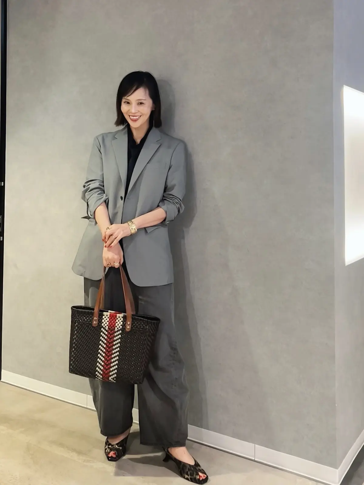 メンズ物を着る時こそ小物は女性らしくの画像_8