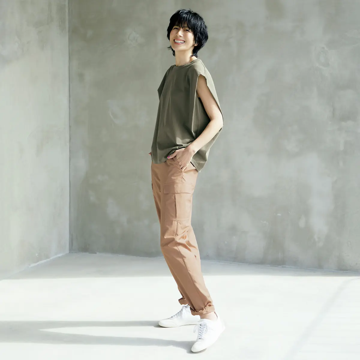 E by éclat 変わりフレンチスリーブ、撥水きれいめカーゴパンツ