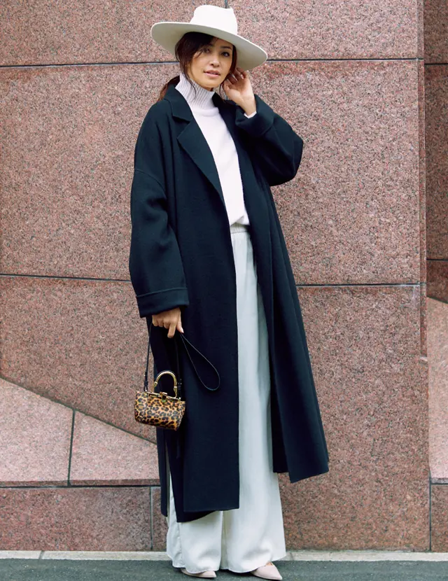 ノーク バイ ザ ラインのコートを着用したRINA