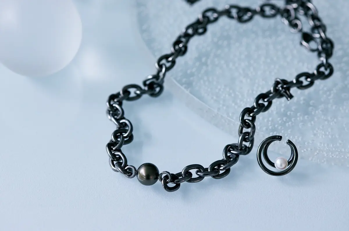 ミキモトのネックレスとイヤーカフ