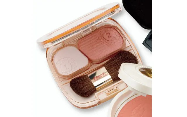 資生堂のプリオール 美リフトチーク レッド