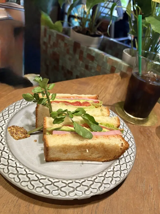 「ユニクロの白シャツで楽しむ、京都カフェの画像_7