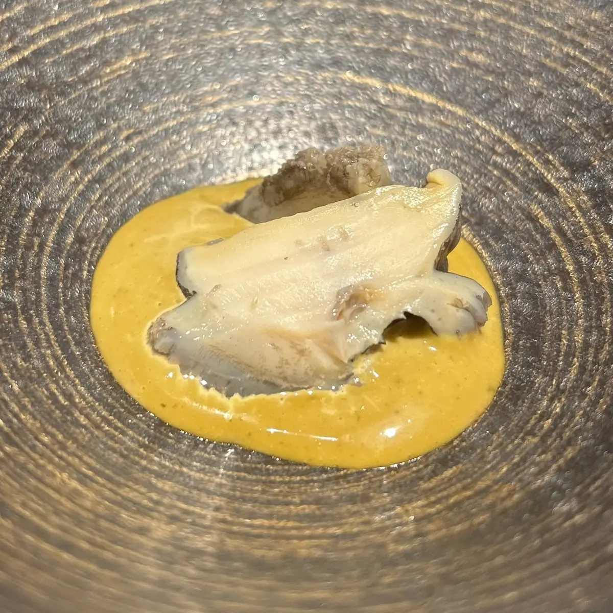 蒸し鮑の肝ソースあえ