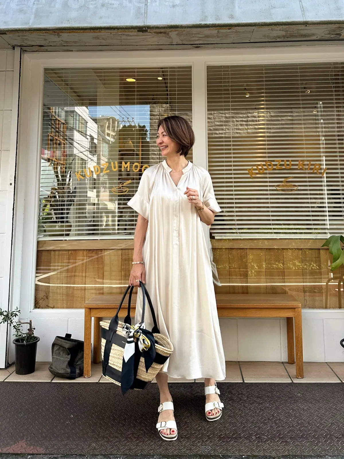 シルクワンピで残暑も快適なお出かけの画像_2