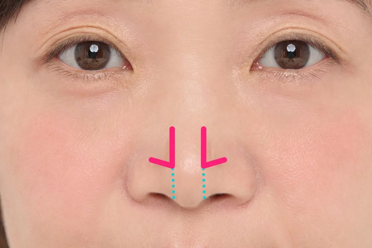 OurAge×Webエクラ シェードカラーで小鼻に「レ」の字を描く