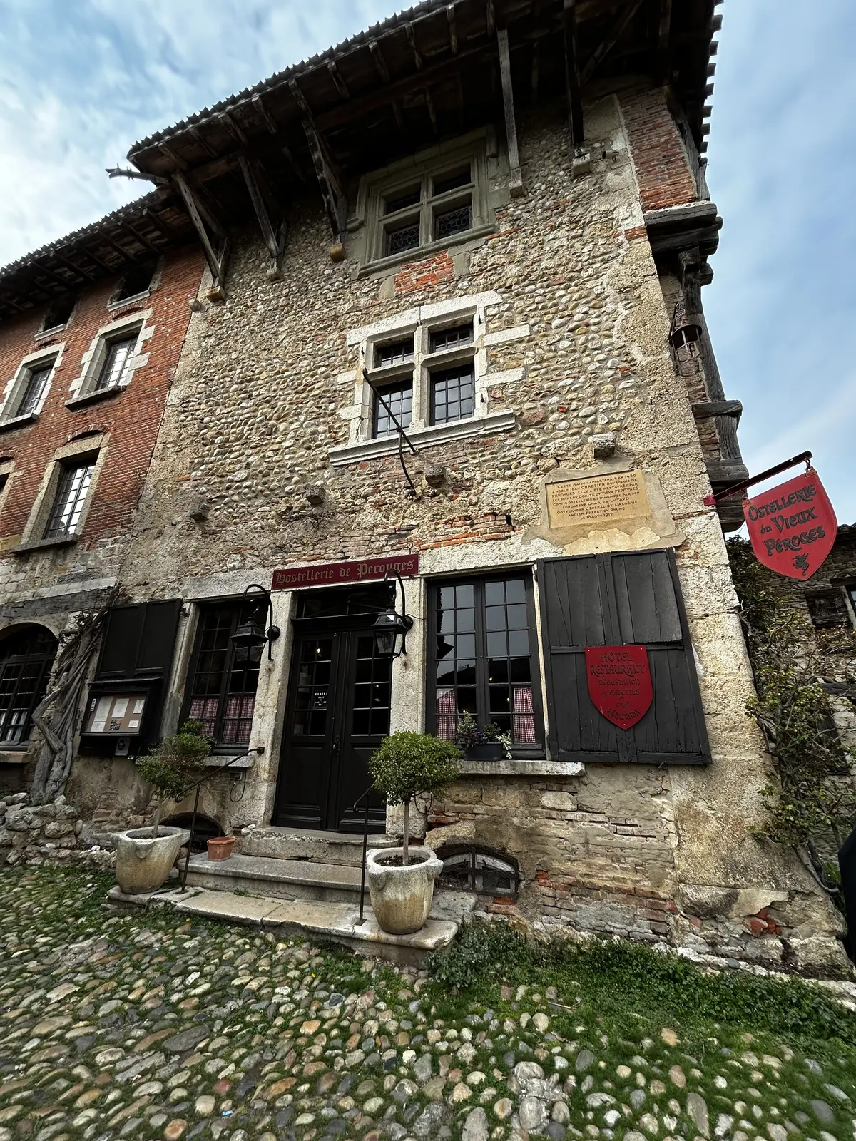 フランスの最も美しい村　　Pérouges (ペルージュ) 