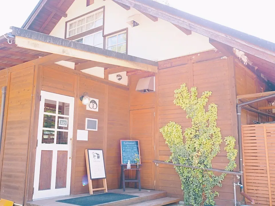 大自然に佇む山のベーカリーとハナモモの名の画像_6