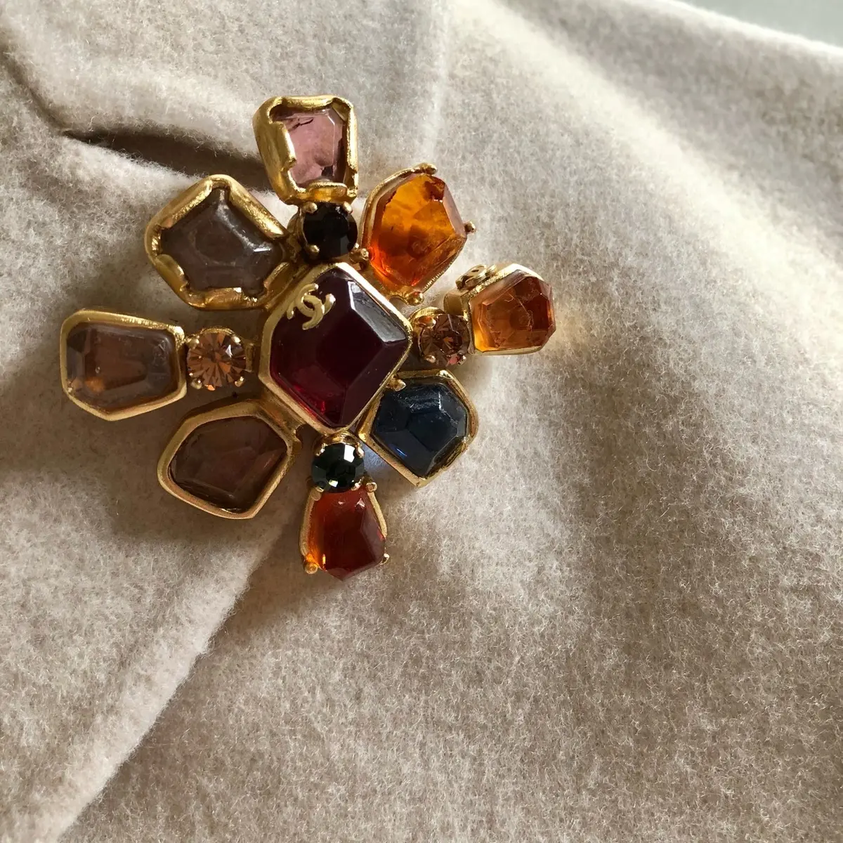 シャネルのブローチ