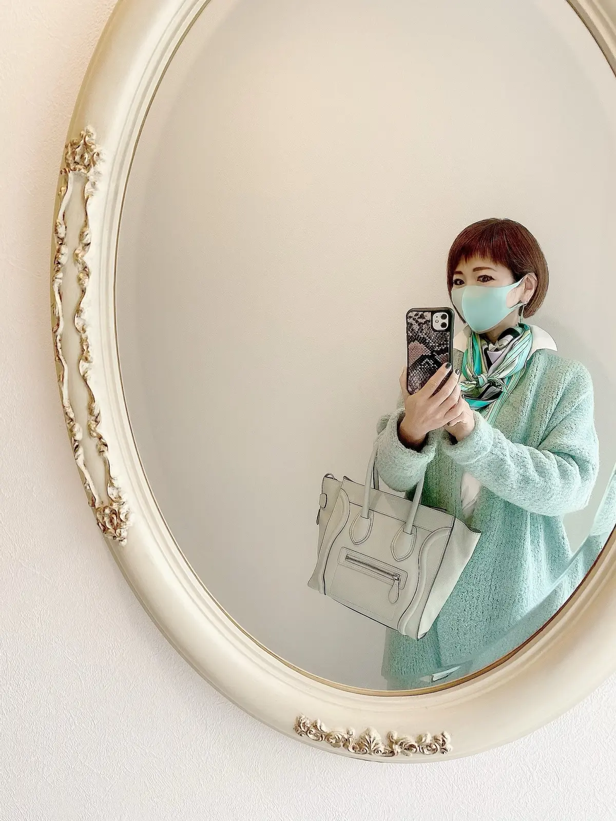 スカーフの華やかさでフェミニンに！の画像_4