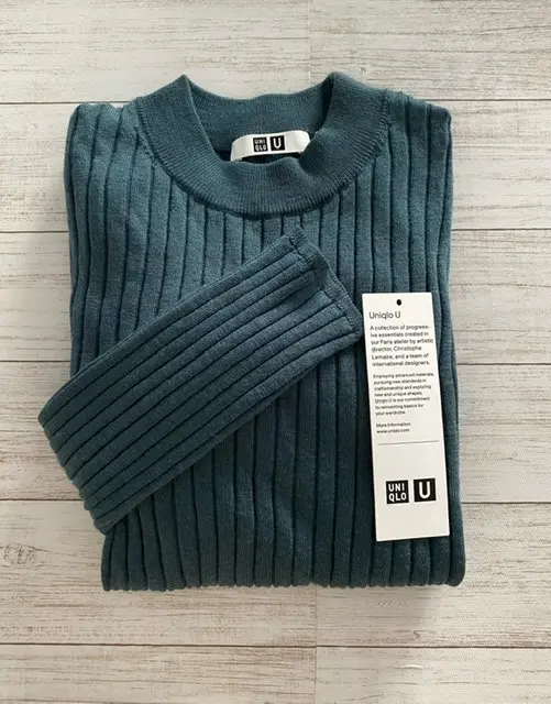 ユニクロUの本命くすみカラーニットの画像_1