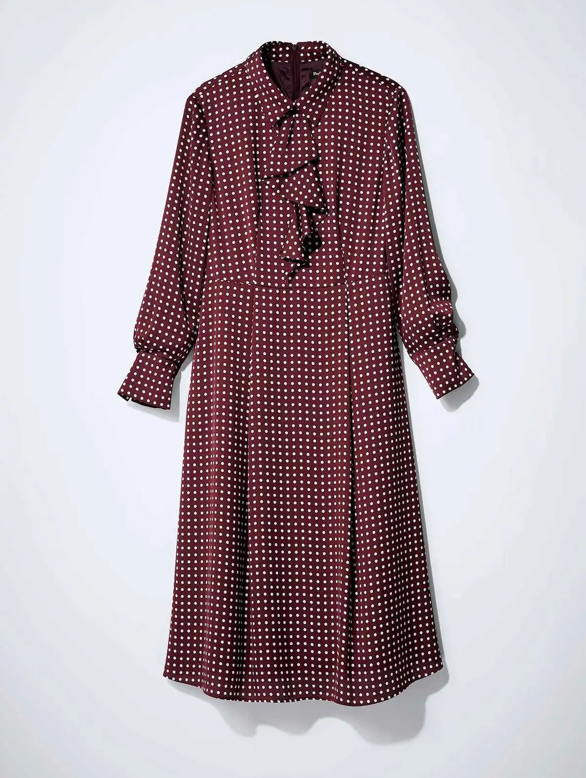 シックに洗練されたドット柄で大人のレトロフレンチを堪能