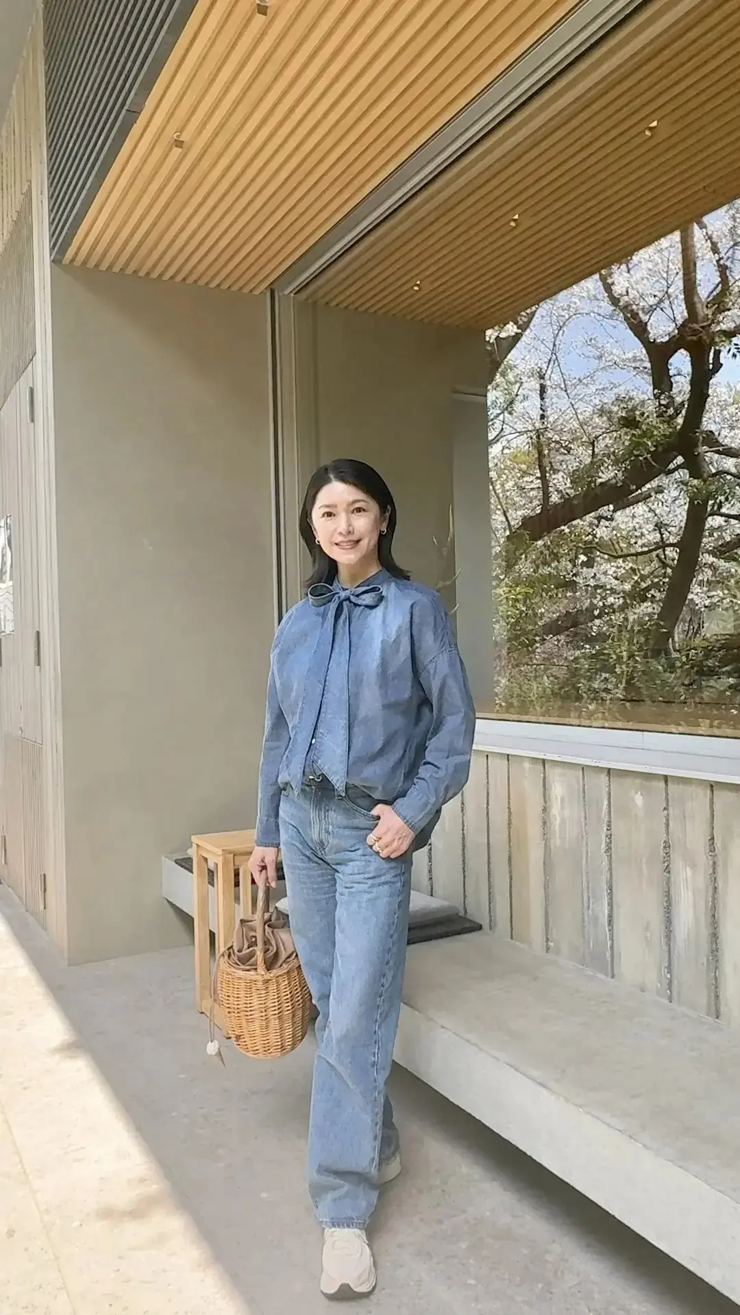 旅行やお出かけにデニムが大活躍！おしゃれな50代「ユニクロ・GU」コーデ