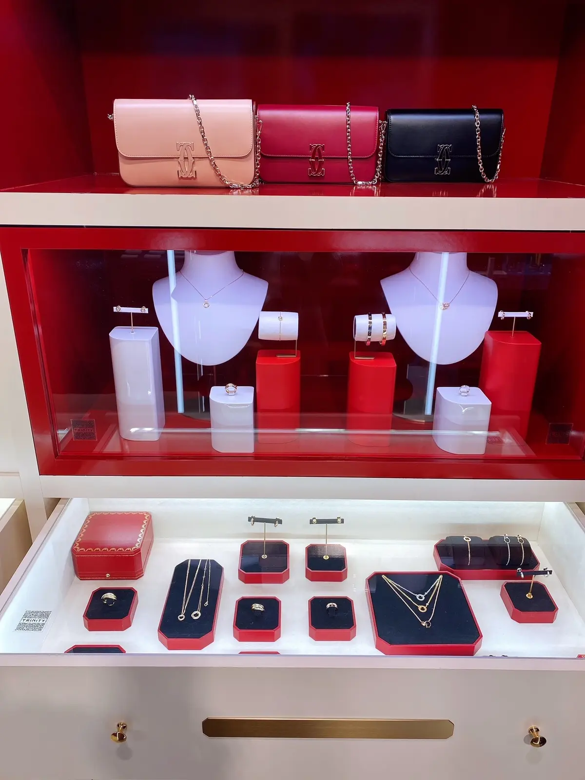 華やかなプリーツロングスカートで「Carの画像_8