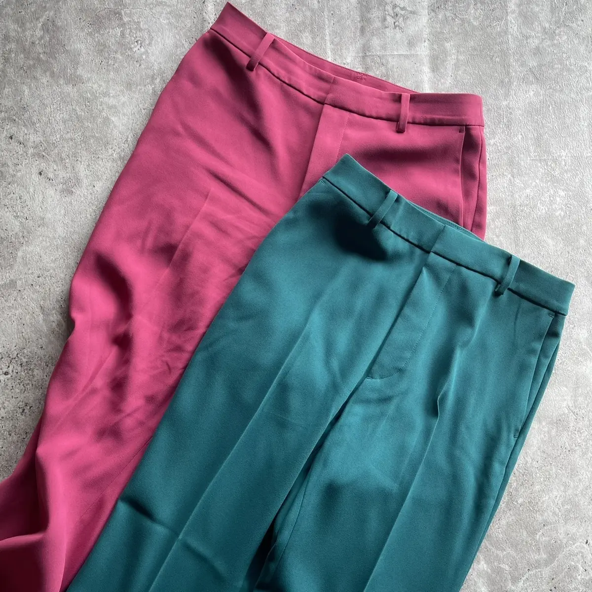 ユニクロドレープフレアパンツの画像