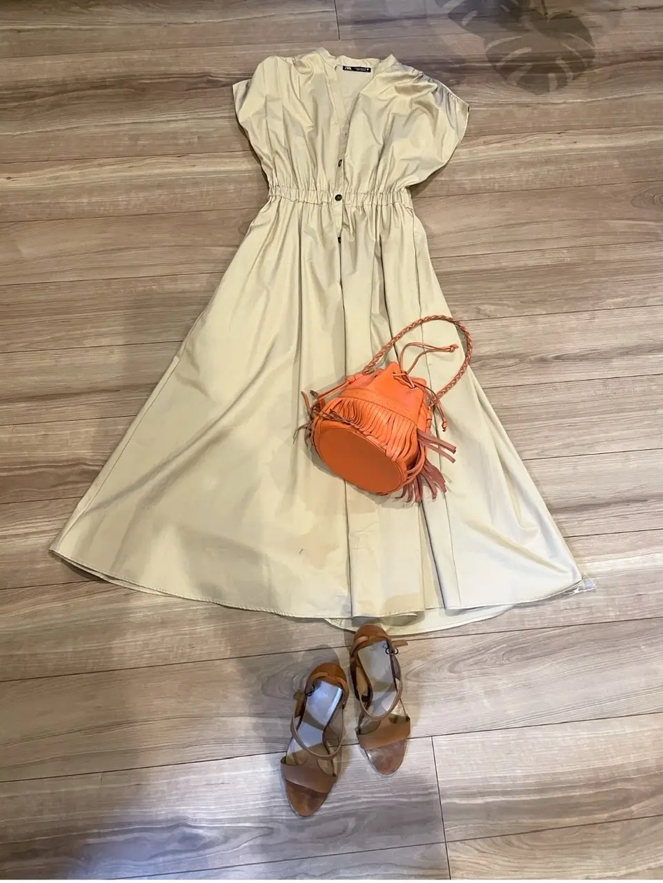 ZARAの優秀フレンチスリーブワンピースの画像_1