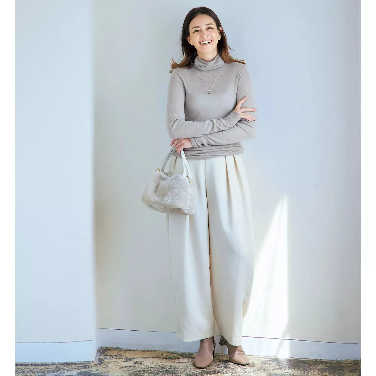 一枚で、レイヤードで。旬スタイリングのマの画像_9