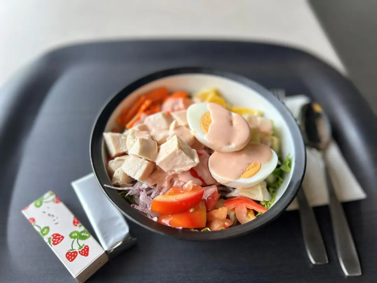 OurAge×Webエクラ　コブサラダを食べ、デザートとして和菓子