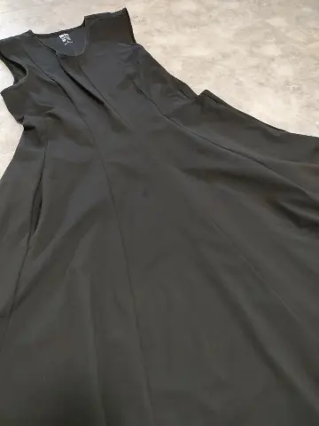 ワンピース平置き画像。