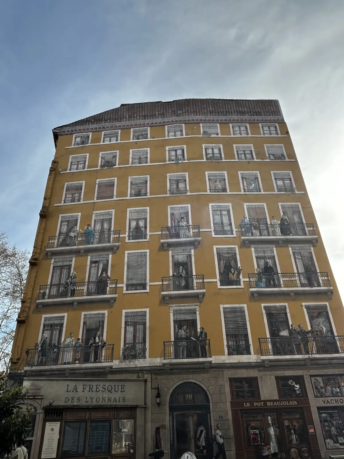 フランス　リヨン　１日観光　だまし絵