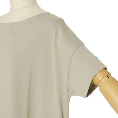 袖との絶妙バランスで細見え