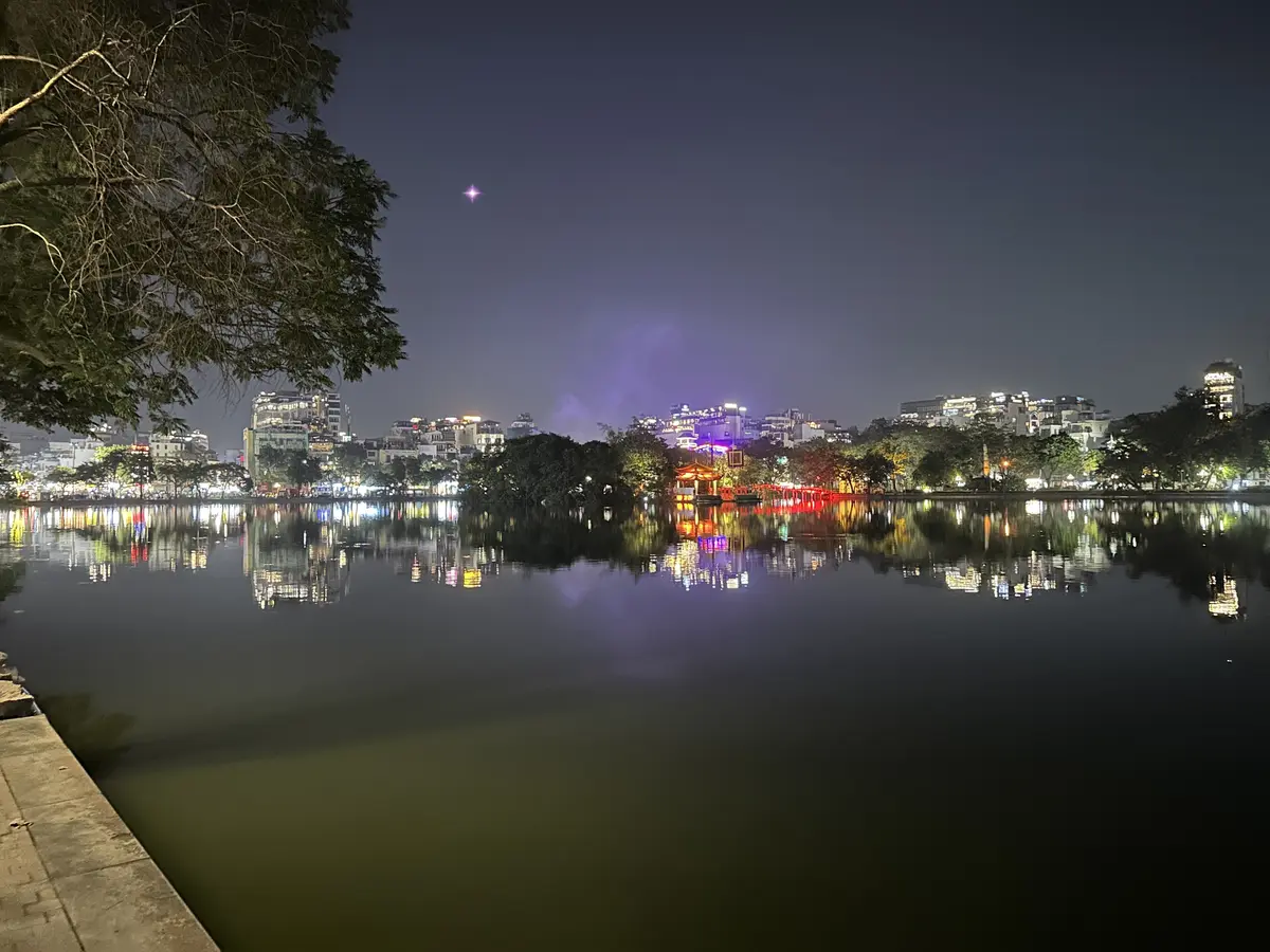 ホアンキエム湖