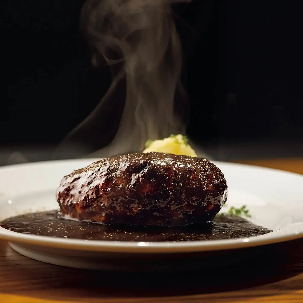 「ふくどめ小牧場の幸福豚と国産牛のハンバーグ」200g ￥3,500