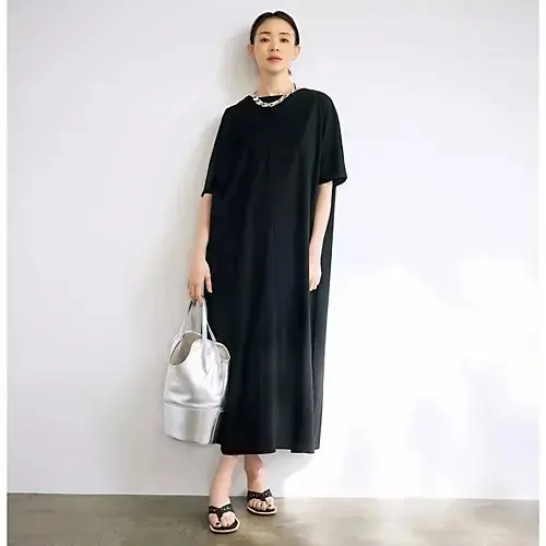 キャミソールつきで快適なリラクシーエレガントな夏ドレス