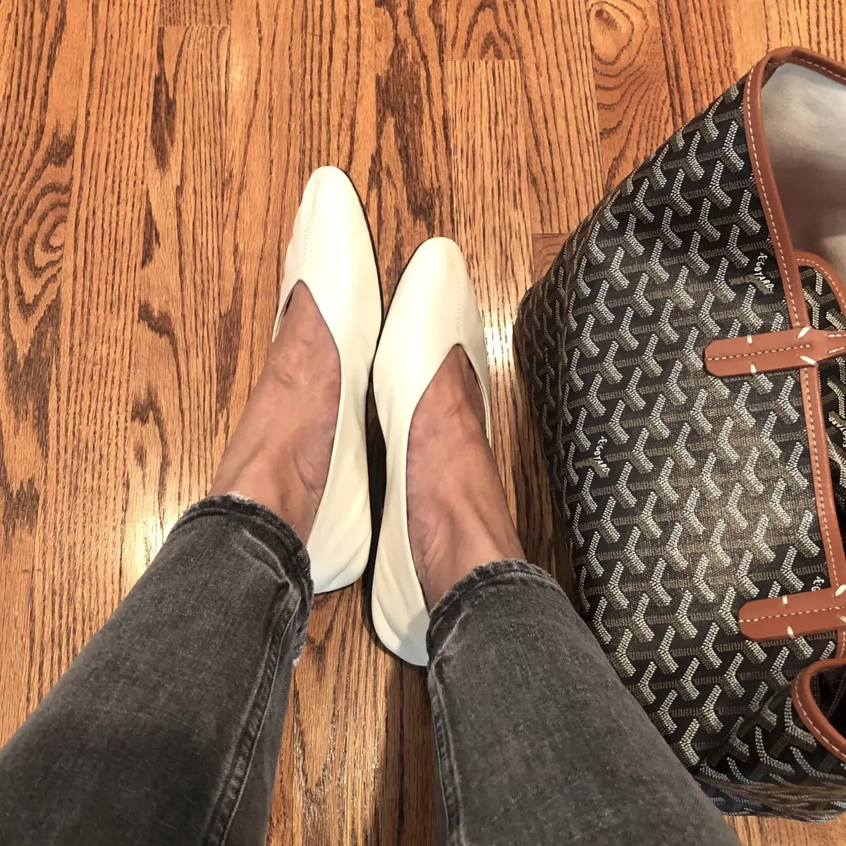 冬でも軽やかな靴での画像_2