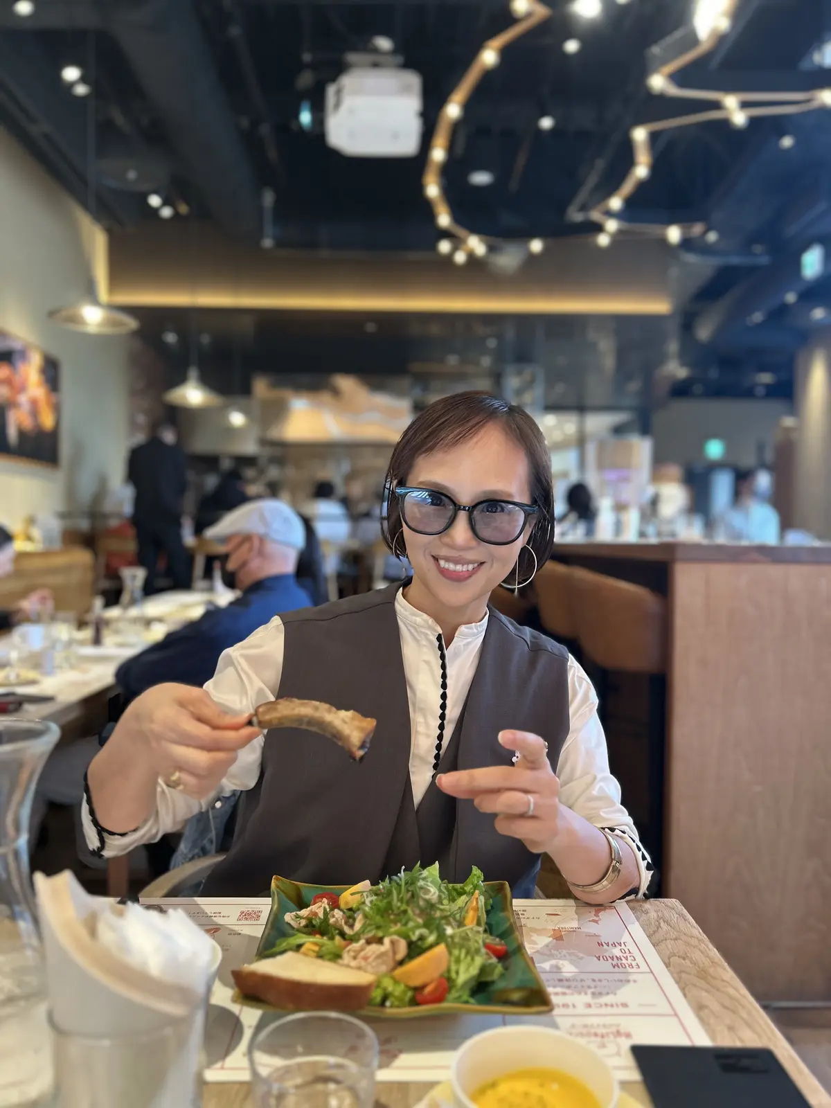 代官山ランチ　ハイライフポーク　スペアリブ　サラダランチ　代官山ランチ　