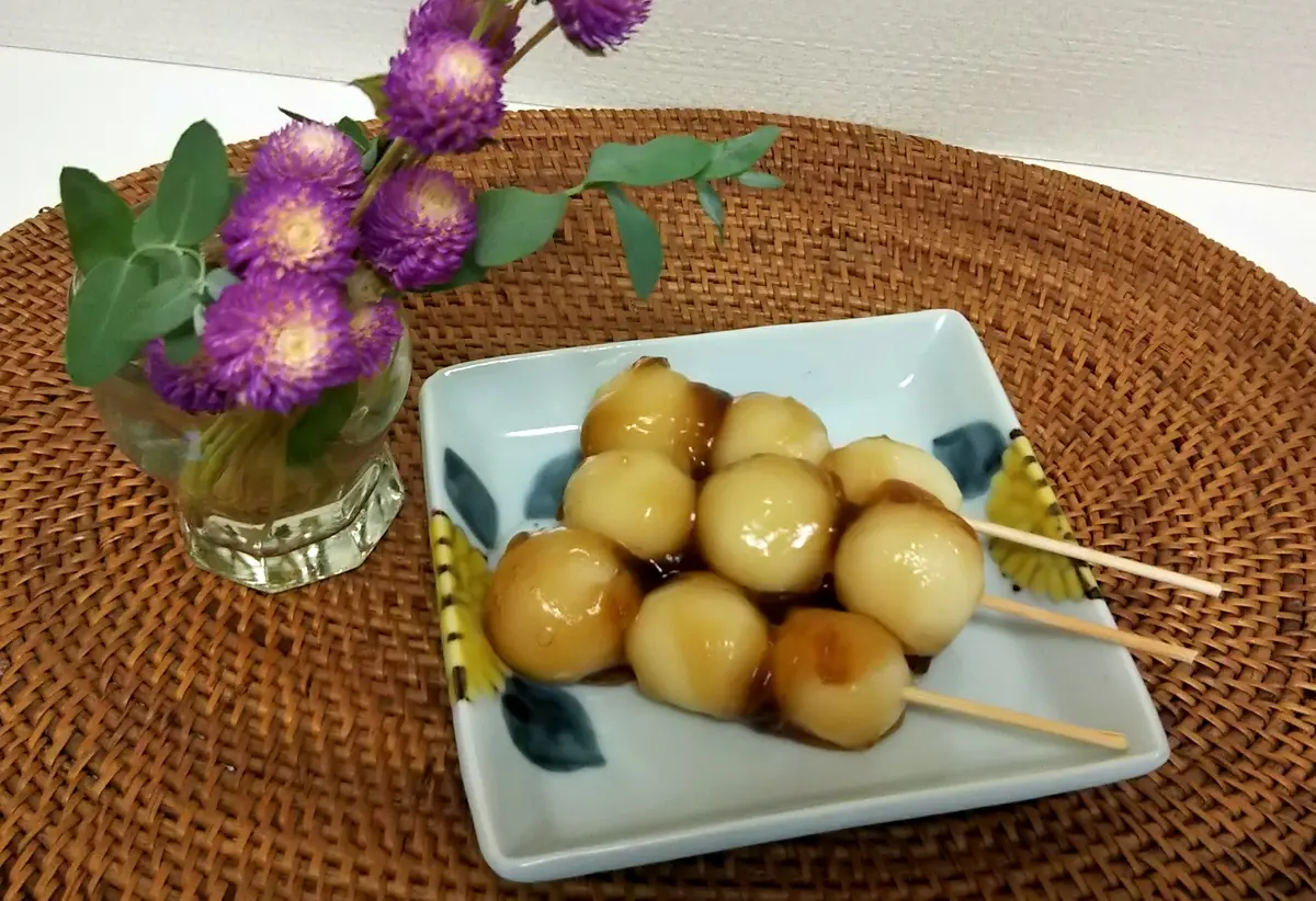 手作りみたらし団子　徳永遊心　色絵菊