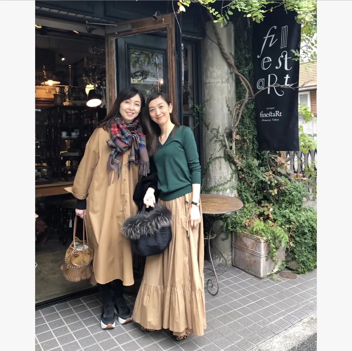 グリーンVニットで、都立大cafeぶらぶの画像_3