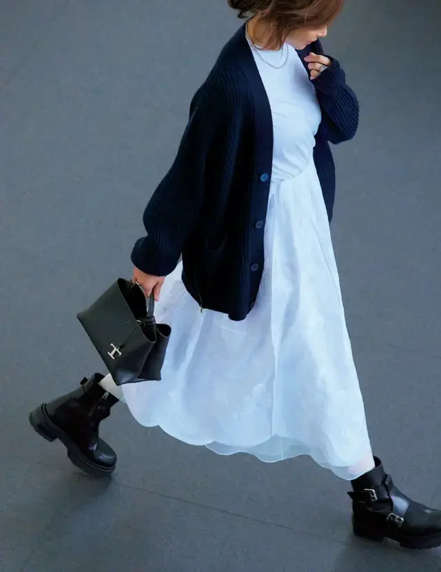 【“白”で見違える冬コーデ】ドラマティックな“揺れる白”を味方につける