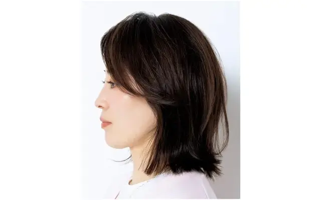 深め前髪で顔まわりボリュームアップ