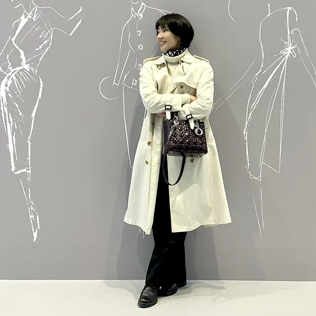 パープルのバッグをアクセントに！