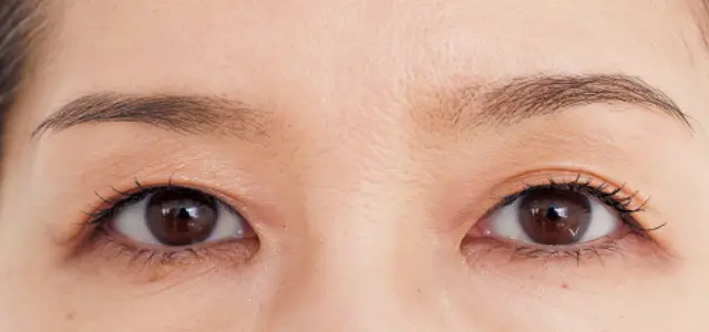 50代眉のお悩み「左右の高さが違う」人は、低いほうは上を、高いほうは下を足して